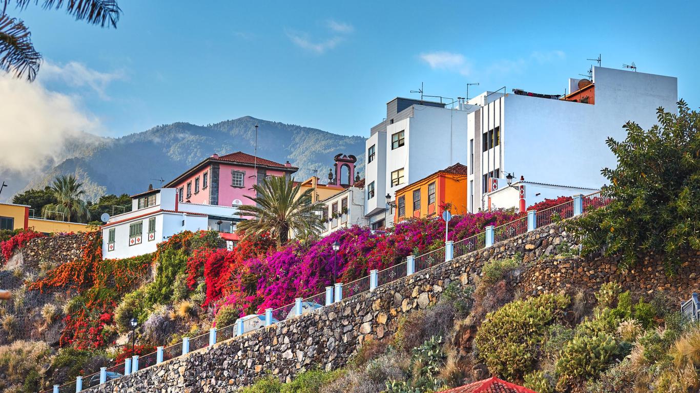 Flights to Santa Cruz de la Palma